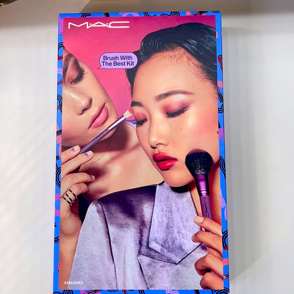 MAC- Brush With The Best Kit